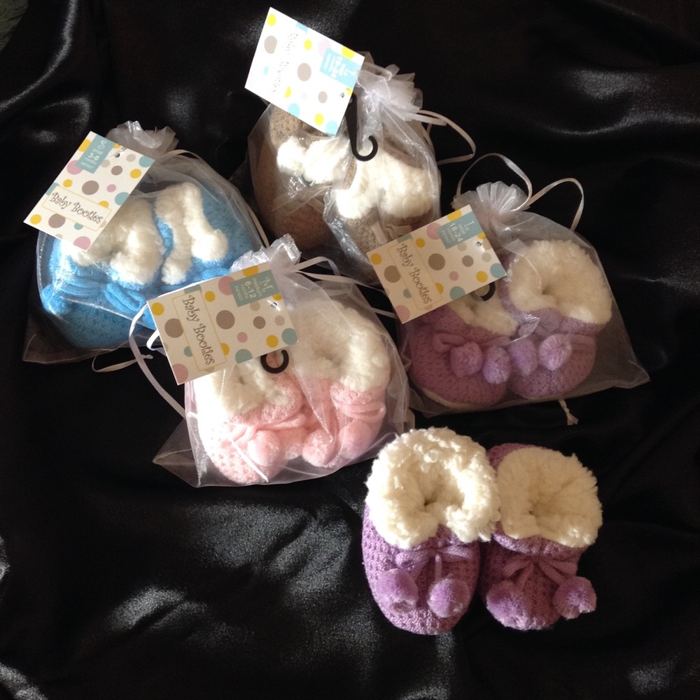 💞 Fluffy Baby Booties